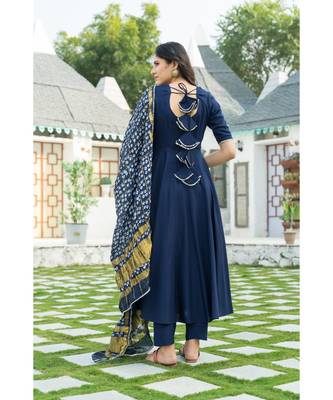 Midnight Blue Kurta Set with Bandej Dupatta 4