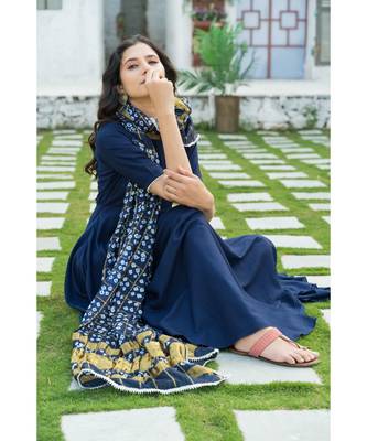 Midnight Blue Kurta Set with Bandej Dupatta 8