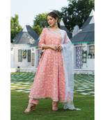 The Elegant Peach Print Kurta set with Dupatta is a pleasant combination to enhance your closet