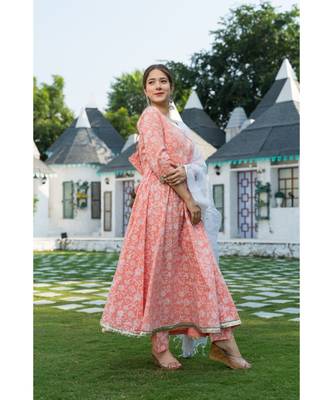 The Elegant Peach Print Kurta set with Dupatta is a pleasant combination to enhance your closet 4