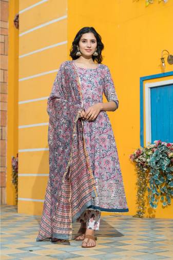 The floating cloudy grey floral hand block print kurta set with traditional chanderi dupatta.
