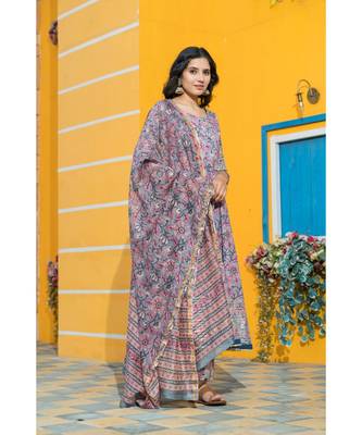 The floating cloudy grey floral hand block print kurta set with traditional chanderi dupatta. 2