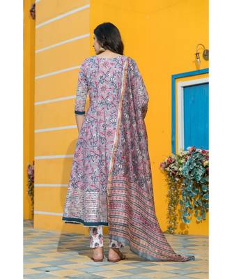 The floating cloudy grey floral hand block print kurta set with traditional chanderi dupatta. 5