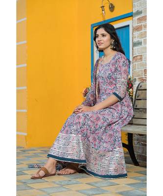The floating cloudy grey floral hand block print kurta set with traditional chanderi dupatta. 7