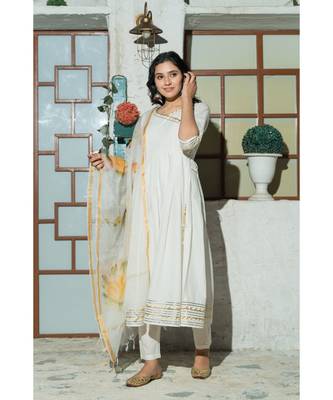 White flared Cotton Kurta set with hand Painted Doria Dupatta 2
