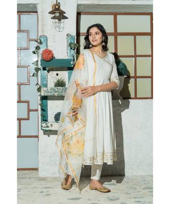 White flared Cotton Kurta set with hand Painted Doria Dupatta 5
