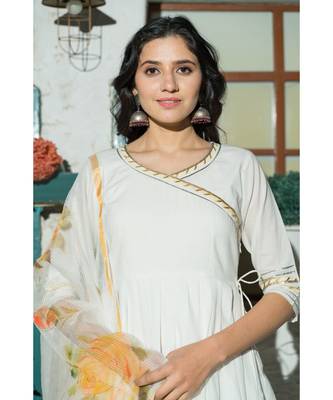 White flared Cotton Kurta set with hand Painted Doria Dupatta 7