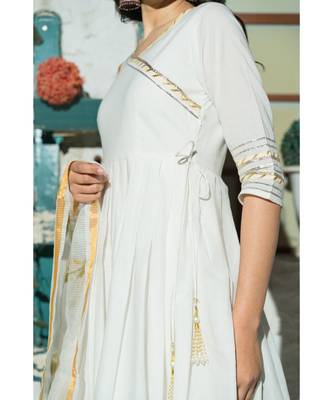 White flared Cotton Kurta set with hand Painted Doria Dupatta 8