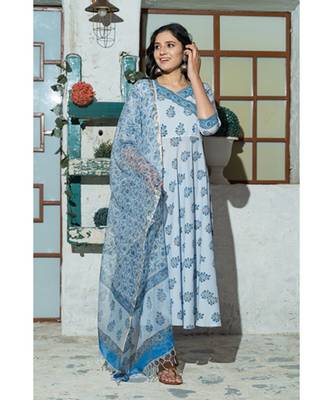 Sky Blue butta Hand Block Print Kurta Set with Doria Dupatta. 2