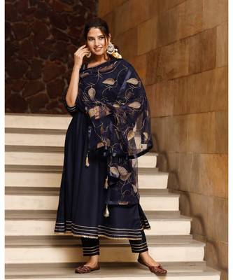 Blue solid gold kurta set with embroidered dupatta 4