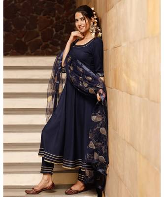 Blue solid gold kurta set with embroidered dupatta 5