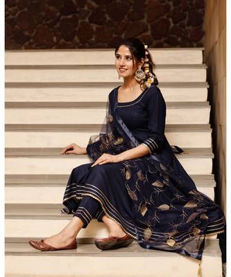 Blue solid gold kurta set with embroidered dupatta 7
