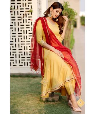 Beige gota flared kurta dupatta set 5