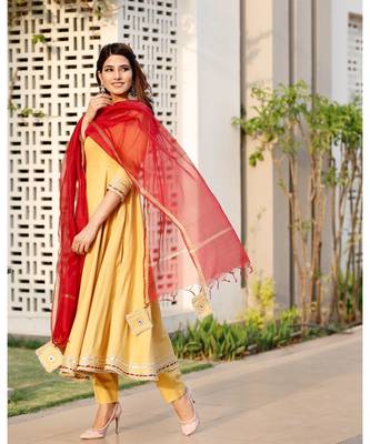 Beige gota flared kurta dupatta set 7