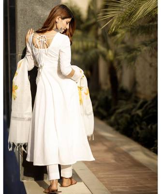 White flared cotton kurta set with hand paint chanderi dupatta 2