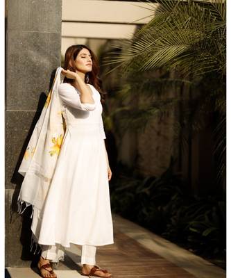 White flared cotton kurta set with hand paint chanderi dupatta 5