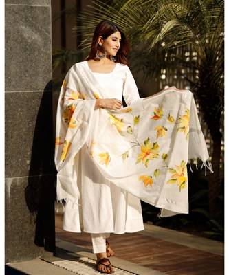White flared cotton kurta set with hand paint chanderi dupatta 8