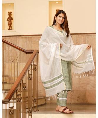 Summer green motif print cotton kurta set with doria dupatta 4