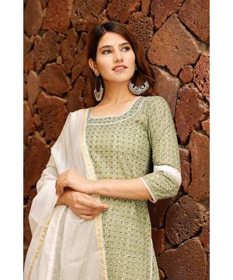 Summer green motif print cotton kurta set with doria dupatta 5