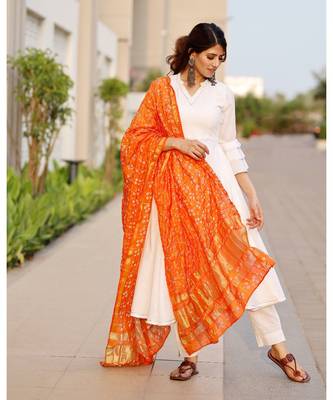 Bright white flared kurta set with bandej dupatta 3