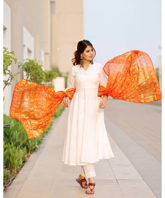 Bright white flared kurta set with bandej dupatta 5