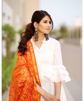 Bright white flared kurta set with bandej dupatta 6