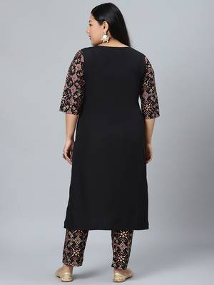 Black plain crepe kurtas-and-kurtis 3