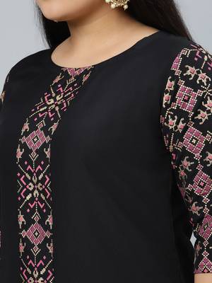 Black plain crepe kurtas-and-kurtis 4