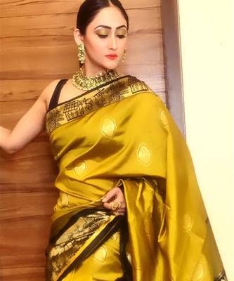 Yellow woven banarasi silk saree with blouse 7
