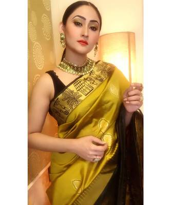 Yellow woven banarasi silk saree with blouse 8