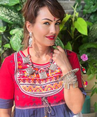 Red & Black Tribal Tassle Necklace Set 3