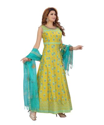 GREEN COLOR HAND WORK PATCH NECKILINE CHANDERI FLAIR & OVERGANZA DUPATTA WITH GOLDEN DORI WORK BUTTA kurta 3