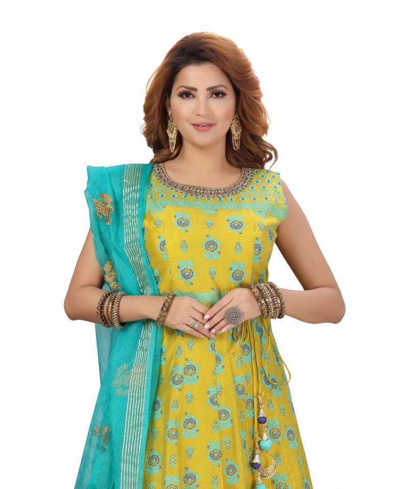 GREEN COLOR HAND WORK PATCH NECKILINE CHANDERI FLAIR & OVERGANZA DUPATTA WITH GOLDEN DORI WORK BUTTA kurta