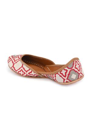 Sringam Women White and Red Printed Handcrafted Mojaris 2