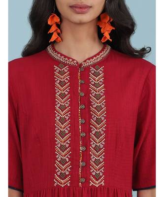 Red Embroidered Cotton Short Sleeve Kurta 5