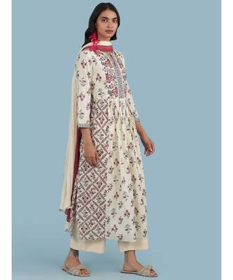Off White Floral Print Kurta With Pant And Dupatta 3