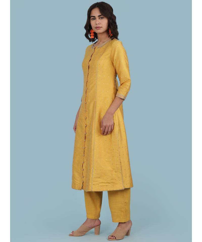 Embroidered Round Neck 3/4 Sleeve Kurta With Pant