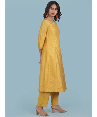 Embroidered Round Neck 3/4 Sleeve Kurta With Pant 3