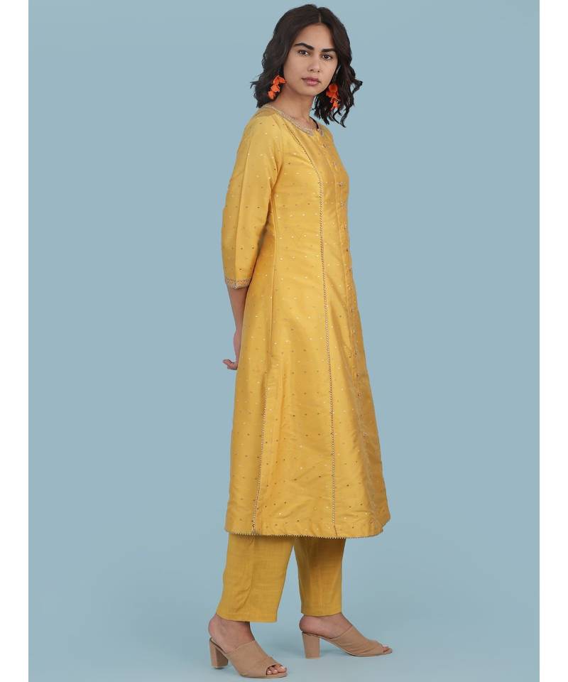 Embroidered Round Neck 3/4 Sleeve Kurta With Pant