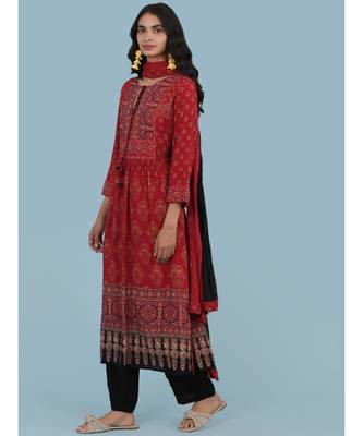 Red Floral Print Kruta With Pant And Dupatta 2