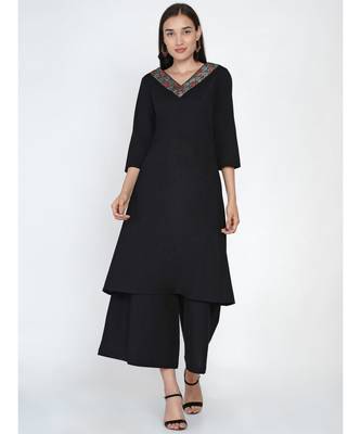 black cotton flex Aline kurta with a V neck embellished with jacquard lace 1