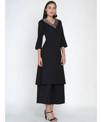 black cotton flex Aline kurta with a V neck embellished with jacquard lace 3