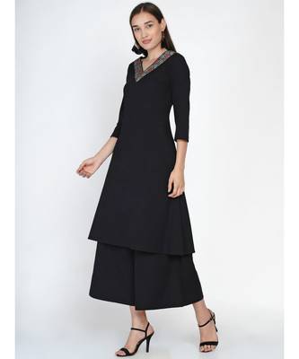 black cotton flex Aline kurta with a V neck embellished with jacquard lace 4