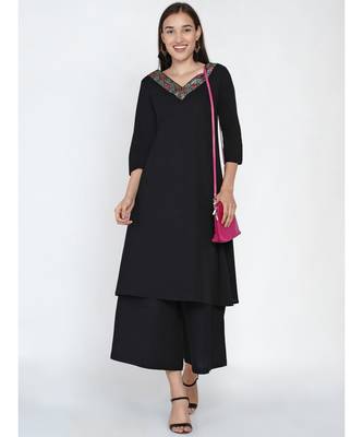 black cotton flex Aline kurta with a V neck embellished with jacquard lace 6
