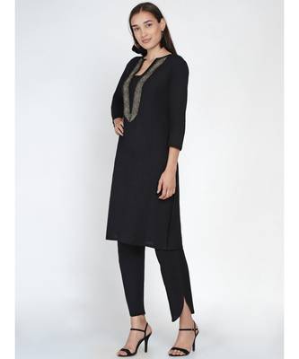 black flex straight kurta with jacquard lace at neck 3