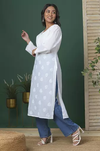Hand Embroidered White Cotton Lucknow Chikankari Women Kurta