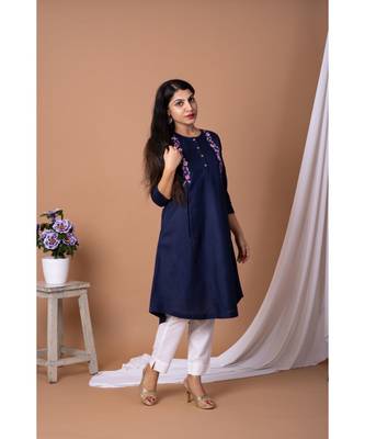 En Vogue Embroidered Kurta With Roll Up Sleeve 1