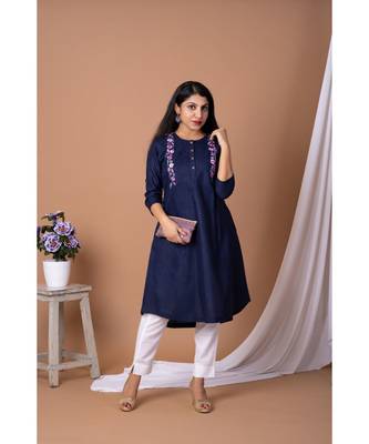 En Vogue Embroidered Kurta With Roll Up Sleeve 5