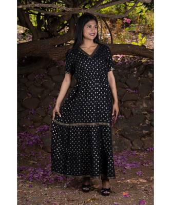 En Vogue Embossed Gold Printed Dress With Gathers 2
