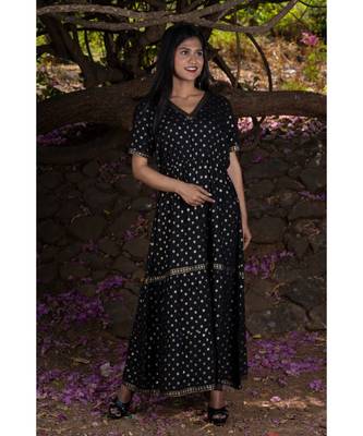 En Vogue Embossed Gold Printed Dress With Gathers 3